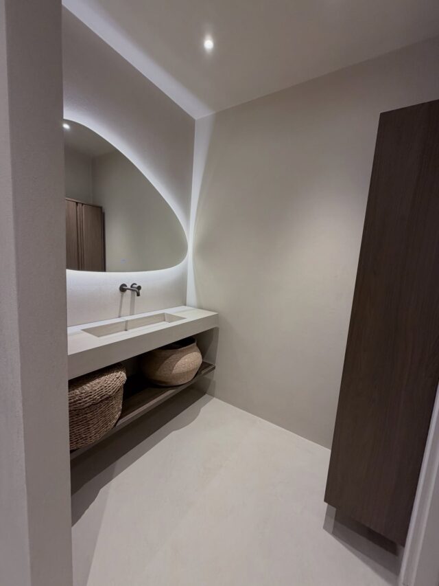 Van casco naar karakter ✨
Een complete badkamerrenovatie: sloop, installaties én afwerking in microcement.
Strak, onderhoudsvriendelijk en perfect voor een moderne, luxe badkamer.

Ook toe aan een nieuwe badkamer? 💬 Neem gerust contact op

#microcement
#badkamerrenovatie
#badkamerdesign
#naadlozeafwerking
#luxeafwerking