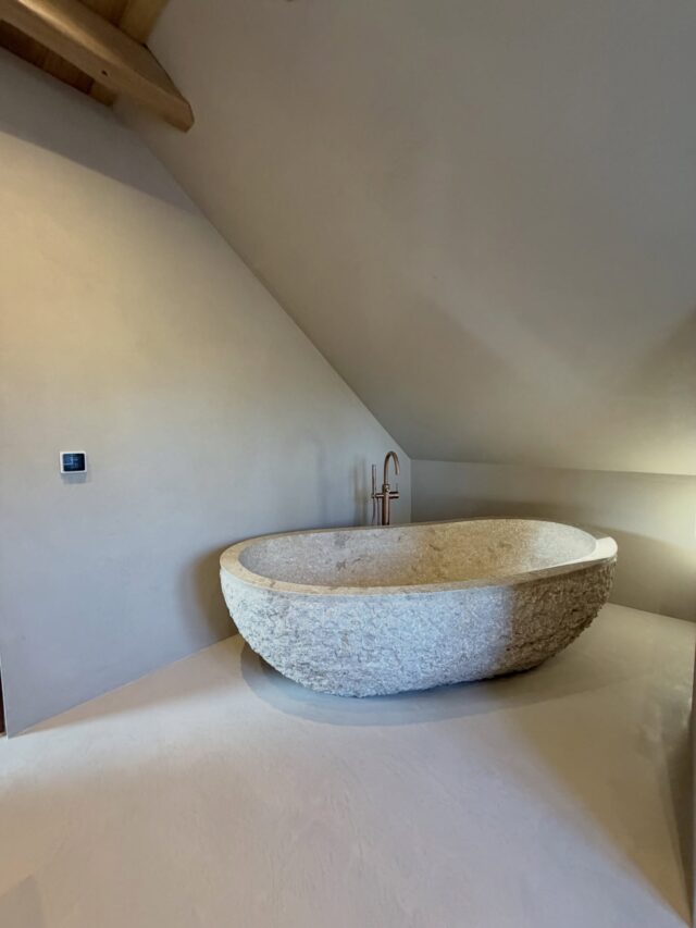 Van casco naar karakter ✨
Een complete badkamerrenovatie: sloop, installaties én afwerking in microcement.
Strak, onderhoudsvriendelijk en perfect voor een moderne, luxe badkamer.

Ook toe aan een nieuwe badkamer? 💬 Neem gerust contact op

#microcement
#badkamerrenovatie
#badkamerdesign
#naadlozeafwerking
#luxeafwerking